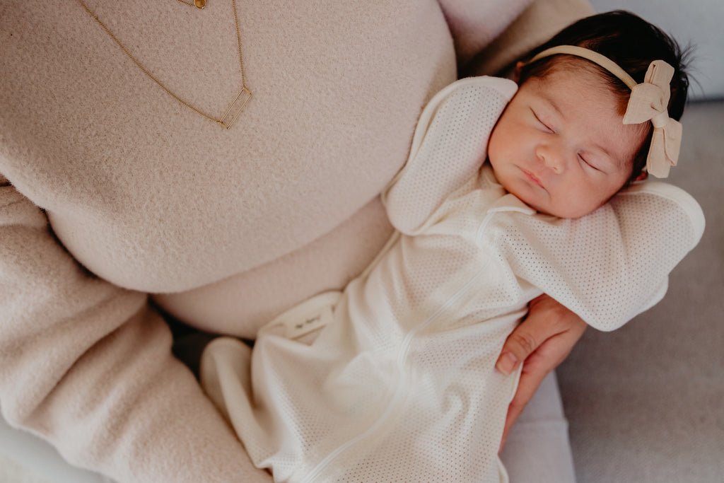 Baby Sleep Training Tips – The Experts Guide to Helping Your Baby Sleep Through The Night - Sunday Hug