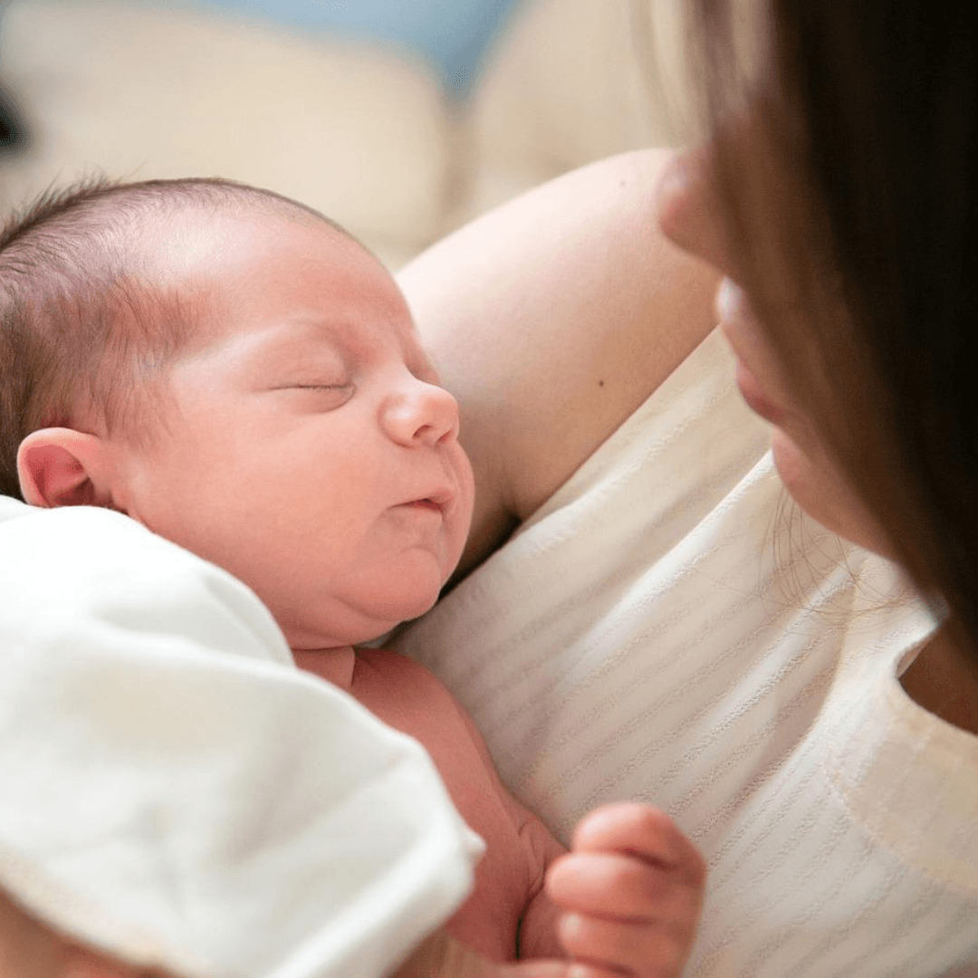 Infant Feeding Guide: Signs Newborn Babies Are Hungry - Sunday Hug