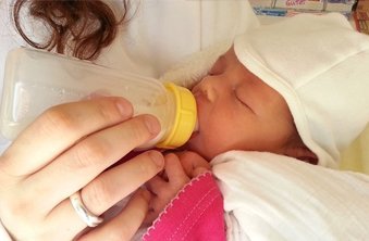 Breastfeeding Tips: Expressed Breast Milk Proper Storage - Sunday Hug