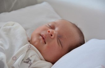Best  Sleep Education Tips For Babies 6-8 Weeks Old - Sunday Hug